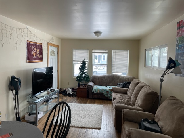 1104 23 living room.jpg