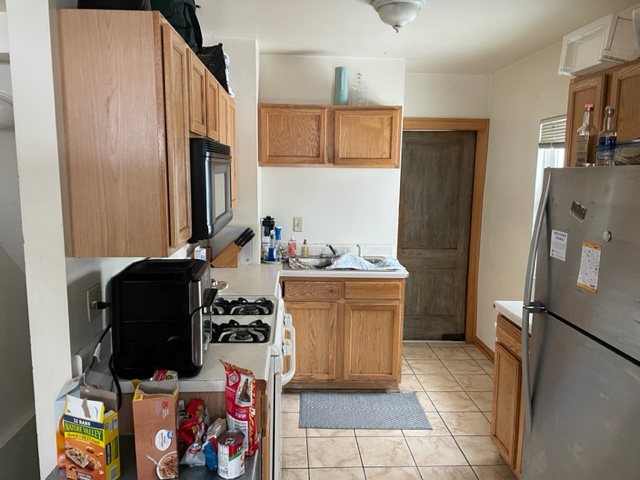 1104 23 kitchen.jpg