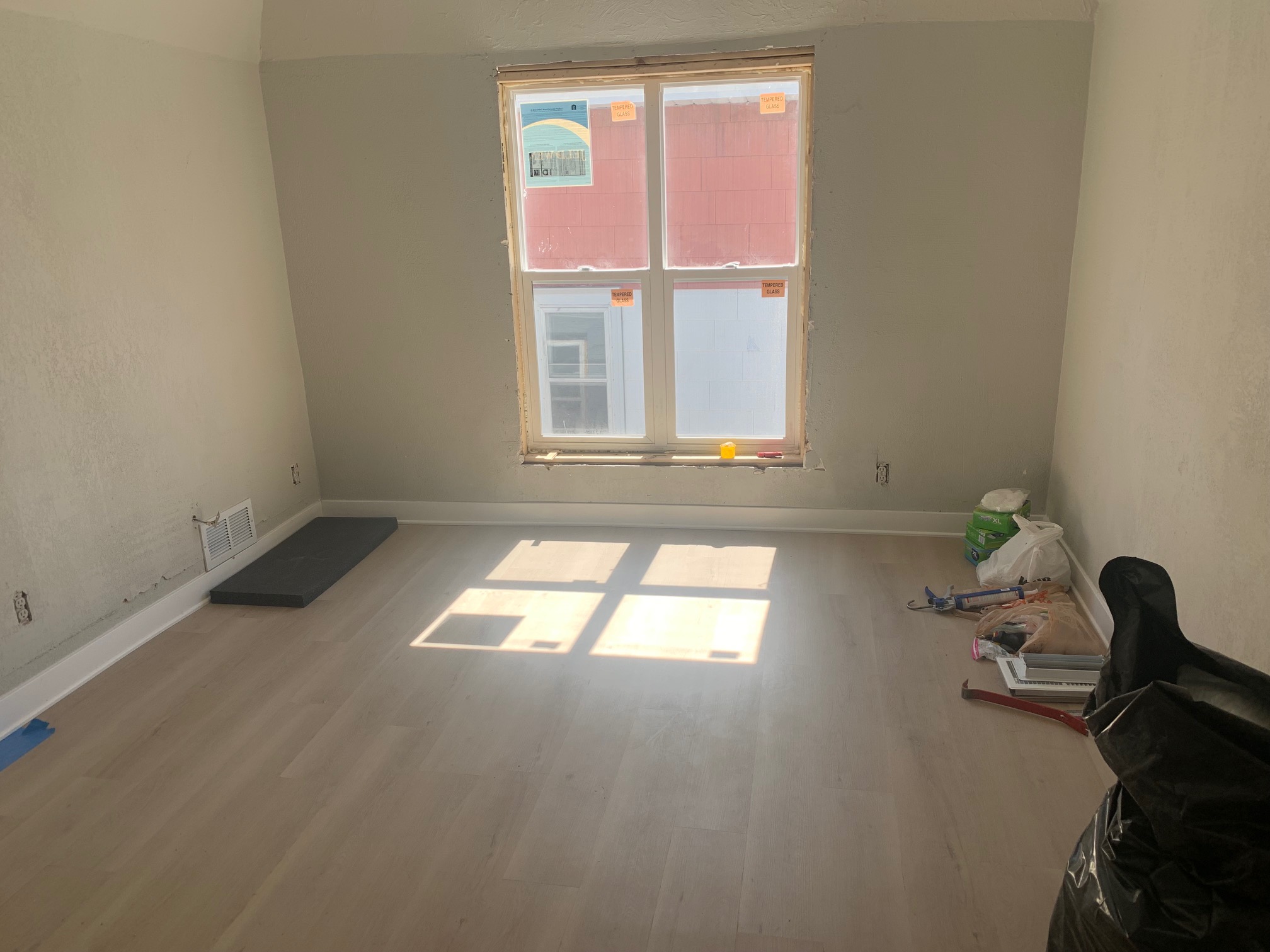 1086 upper living room.jpg
