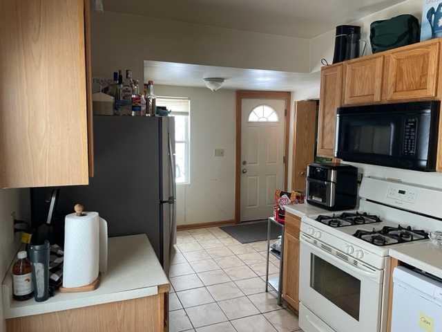 1104 23 kitchen view.jpg